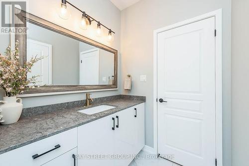 3191 Mintwood Circ, Oakville, ON - Indoor Photo Showing Bathroom