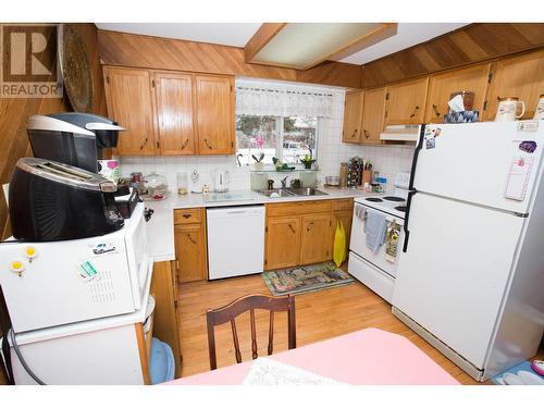 1914 Norwood Street, Prince George, BC - Indoor Photo Showing Kitchen With Double Sink