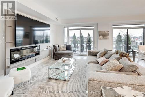 202 - 3 Southvale Drive, Toronto (Leaside), ON - Indoor Photo Showing Living Room