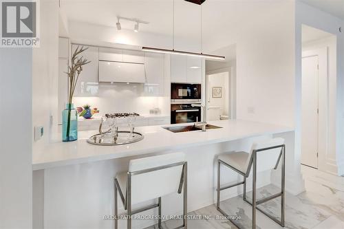 202 - 3 Southvale Drive, Toronto (Leaside), ON - Indoor Photo Showing Kitchen With Upgraded Kitchen