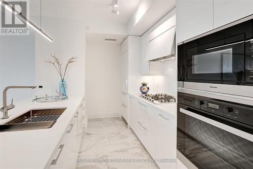 202 - 3 Southvale Drive, Toronto (Leaside), ON - Indoor Photo Showing Kitchen