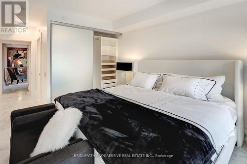 202 - 3 Southvale Drive, Toronto (Leaside), ON - Indoor Photo Showing Bedroom