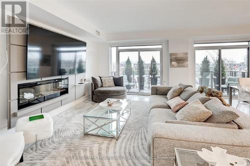 #202 -3 Southvale Dr, Toronto, ON - Indoor Photo Showing Living Room