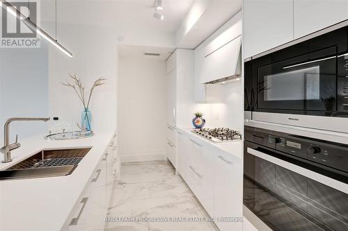 #202 -3 Southvale Dr, Toronto, ON - Indoor Photo Showing Kitchen