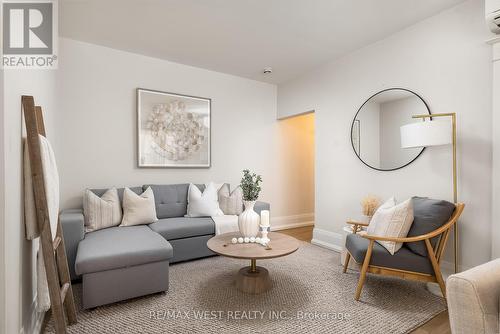 Bldg 1 - 9 Humewood Drive, Toronto (Humewood-Cedarvale), ON - Indoor Photo Showing Living Room