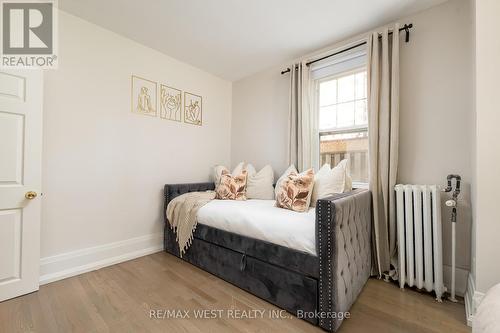 Bldg 1 - 9 Humewood Drive, Toronto (Humewood-Cedarvale), ON - Indoor Photo Showing Bedroom