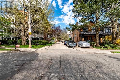 Bldg 1 - 9 Humewood Drive, Toronto (Humewood-Cedarvale), ON - Outdoor