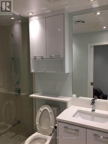 #4009 -1 Bloor St E, Toronto, ON - Indoor Photo Showing Bathroom