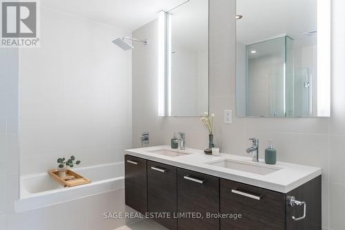 #805 -318 King St E, Toronto, ON - Indoor Photo Showing Bathroom