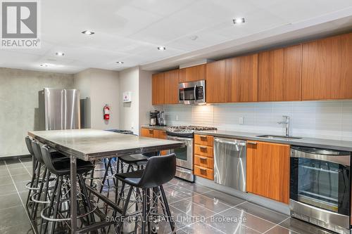 #805 -318 King St E, Toronto, ON - Indoor Photo Showing Kitchen
