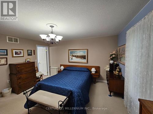 79 Pennsylvania Ave, Wasaga Beach, ON - Indoor Photo Showing Bedroom