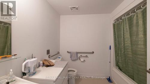 417 - 1800 Simcoe Street N, Oshawa, ON - Indoor Photo Showing Bathroom