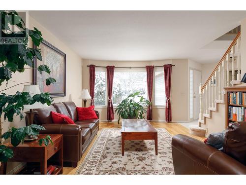 2955 Ridge Place, West Kelowna, BC - Indoor Photo Showing Living Room