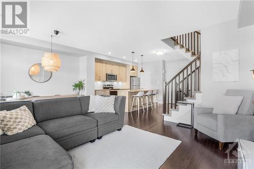 516 Stadacone Row, Ottawa, ON - Indoor Photo Showing Living Room