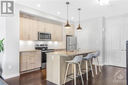 516 Stadacone Row, Ottawa, ON - Indoor Photo Showing Kitchen With Upgraded Kitchen