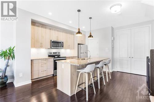 516 Stadacone Row, Ottawa, ON - Indoor Photo Showing Kitchen With Upgraded Kitchen