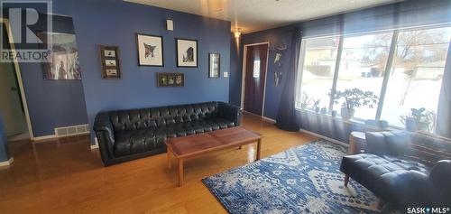 806 Garnet Street, Grenfell, SK - Indoor Photo Showing Living Room