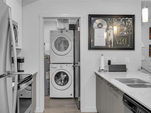 206-2250 Majoros Road, West Kelowna, BC - Indoor Photo Showing Laundry Room