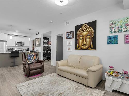 206-2250 Majoros Road, West Kelowna, BC - Indoor Photo Showing Living Room