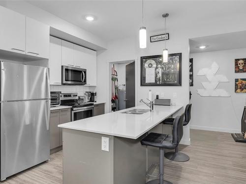 206-2250 Majoros Road, West Kelowna, BC - Indoor Photo Showing Kitchen With Upgraded Kitchen