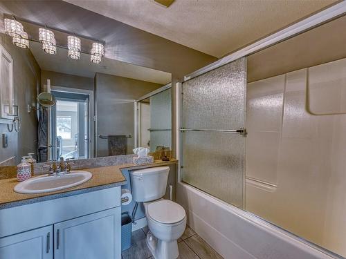 111-1007 Harvey Avenue, Kelowna, BC - Indoor Photo Showing Bathroom