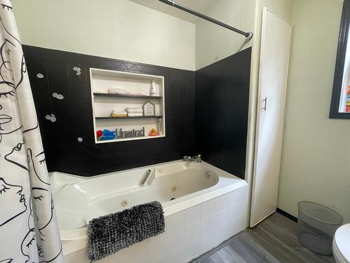 2690 Peasley Road, Jaffray, BC - Indoor Photo Showing Bathroom