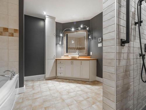 Salle de bains attenante Ã  la CCP - 201-145 Rue Du Ruisseau-Clair, Mont-Tremblant, QC - Indoor Photo Showing Bathroom