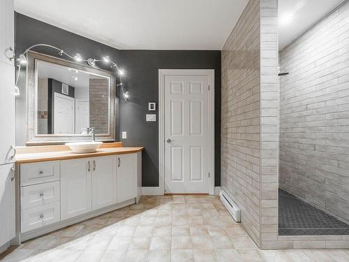 Ensuite bathroom - 201-145 Rue Du Ruisseau-Clair, Mont-Tremblant, QC - Indoor Photo Showing Bathroom