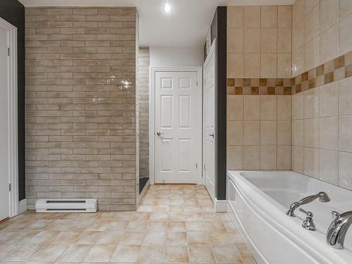 Salle de bains attenante Ã  la CCP - 201-145 Rue Du Ruisseau-Clair, Mont-Tremblant, QC - Indoor Photo Showing Bathroom