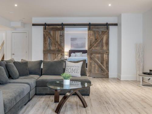 Salle familiale - 45 Rue Mayfair, Hudson, QC - Indoor Photo Showing Living Room