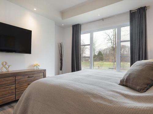 Master bedroom - 45 Rue Mayfair, Hudson, QC - Indoor Photo Showing Bedroom