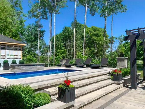 Cour - 45 Rue Mayfair, Hudson, QC - Outdoor With In Ground Pool With Backyard