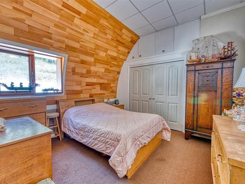 4372 Macdonald Road, Armstrong, BC - Indoor Photo Showing Bedroom