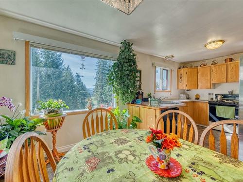 4372 Macdonald Road, Armstrong, BC - Indoor Photo Showing Dining Room