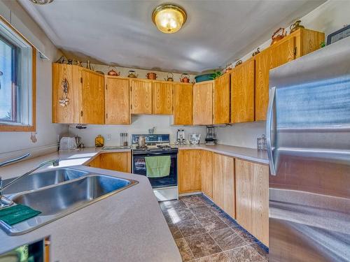 4372 Macdonald Road, Armstrong, BC - Indoor Photo Showing Kitchen With Double Sink