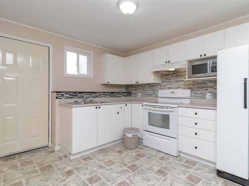620 Treanor Ave, Langford, BC - Indoor Photo Showing Kitchen