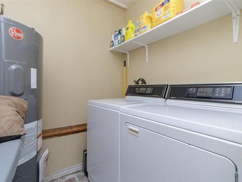 620 Treanor Ave, Langford, BC - Indoor Photo Showing Laundry Room