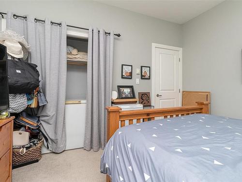 164 White Pine Rd, View Royal, BC - Indoor Photo Showing Bedroom