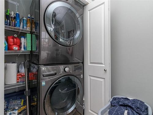 164 White Pine Rd, View Royal, BC - Indoor Photo Showing Laundry Room