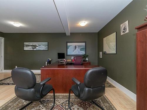 164 White Pine Rd, View Royal, BC - Indoor Photo Showing Office