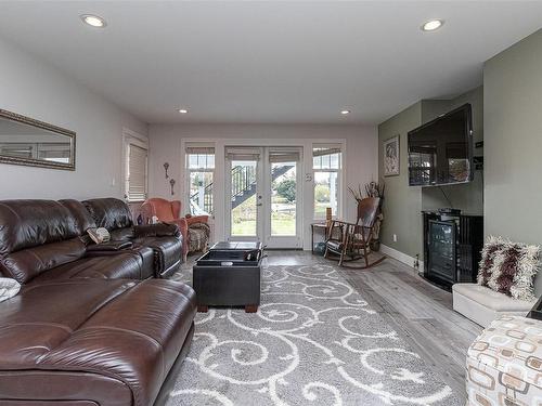 164 White Pine Rd, View Royal, BC - Indoor Photo Showing Living Room
