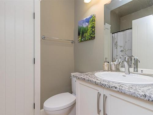 221 Calder Rd, Nanaimo, BC - Indoor Photo Showing Bathroom