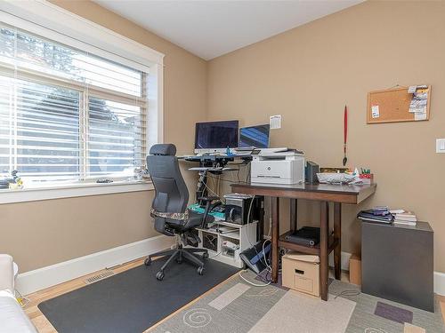 221 Calder Rd, Nanaimo, BC - Indoor Photo Showing Office