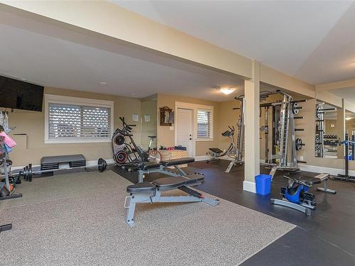 221 Calder Rd, Nanaimo, BC - Indoor Photo Showing Gym Room