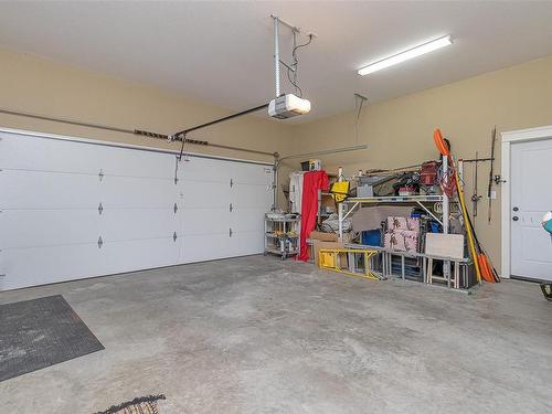 221 Calder Rd, Nanaimo, BC - Indoor Photo Showing Garage