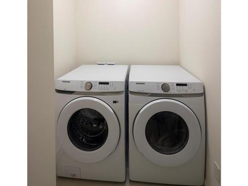 1346 Kings Rd, Victoria, BC - Indoor Photo Showing Laundry Room