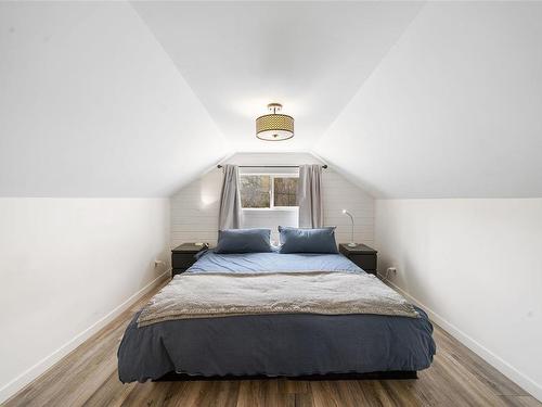 33 Coronation St, Lake Cowichan, BC - Indoor Photo Showing Bedroom