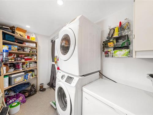 33 Coronation St, Lake Cowichan, BC - Indoor Photo Showing Laundry Room