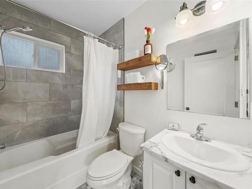 33 Coronation St, Lake Cowichan, BC - Indoor Photo Showing Bathroom