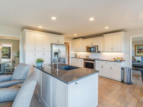 3541 Shelby Lane, Nanoose Bay, BC - Indoor Photo Showing Kitchen